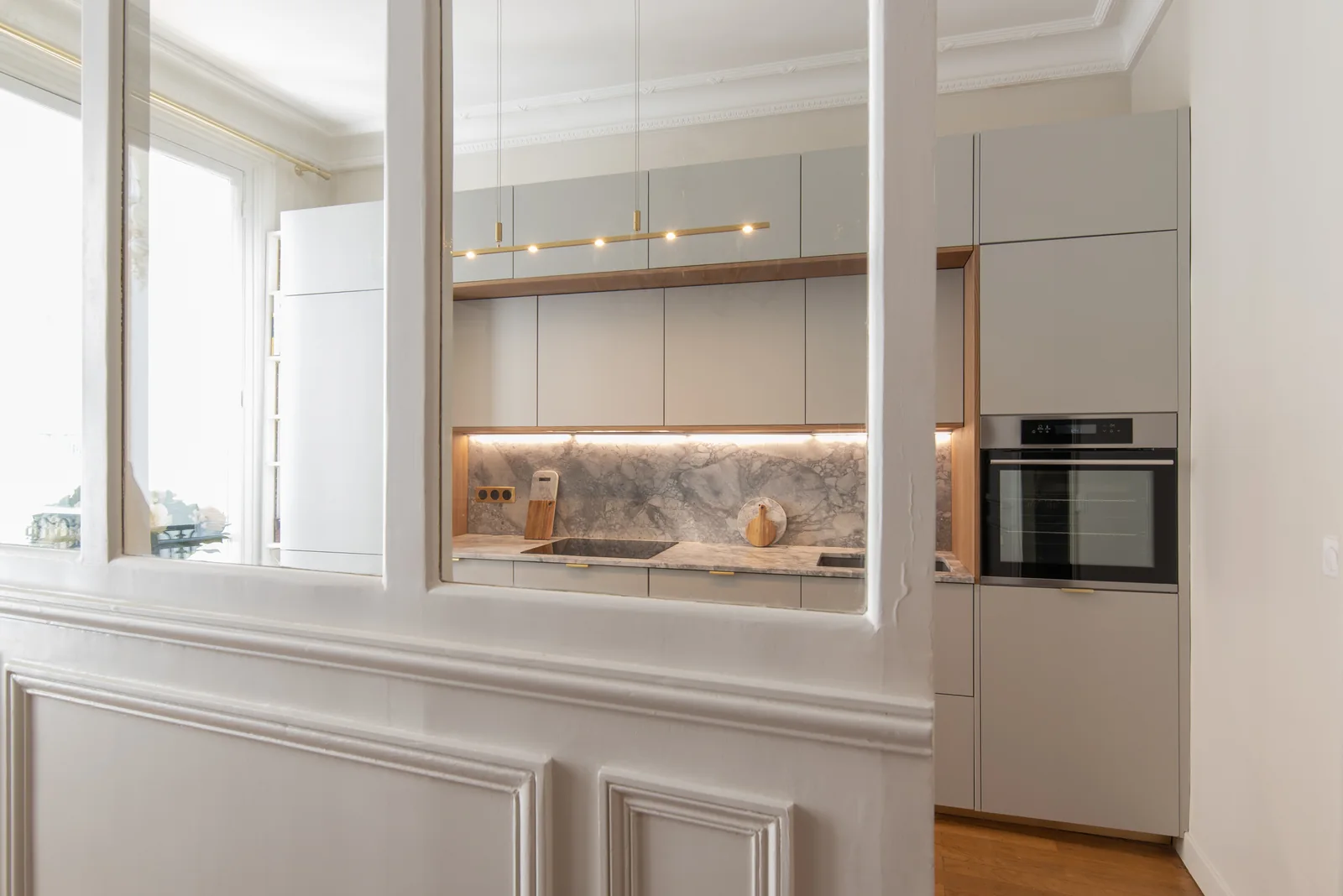 Cuisine IKEA personnalisée avec façades premium et détails sur mesure Cuisine IKEA personnalisée avec façades premium et détails sur mesure